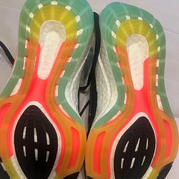 Adidas Ultraboost 22 Running Sneakers Black Turbo Mint women’s size 5 - Picture 4 of 5